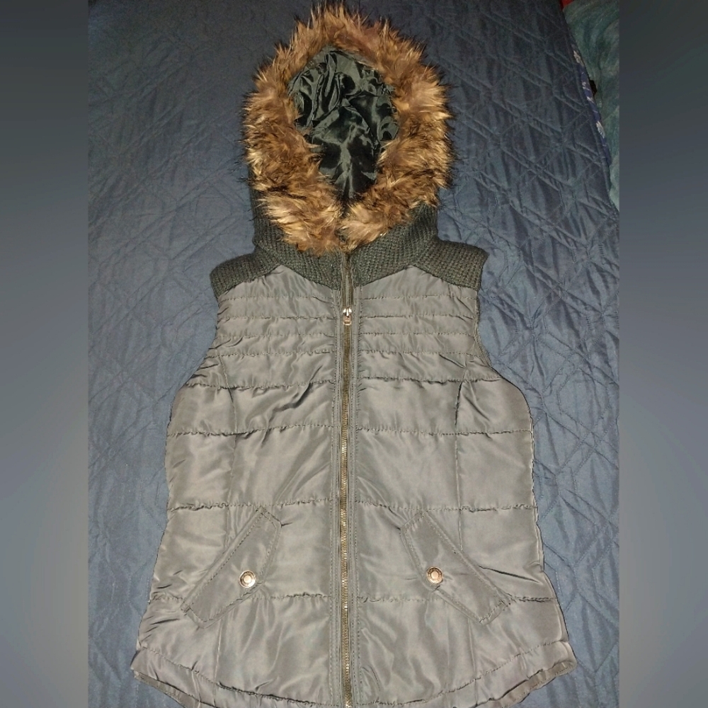 EUC Aeropostale Charcoal Grey Winter Vest